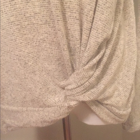 Blouse with flared sleeve - Picture 4 of 5